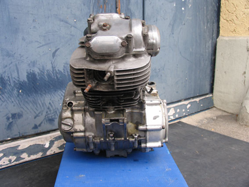 28_Motor_vorn_Web